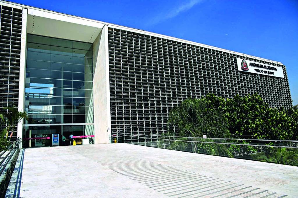 Ministério Público pede redução de cargos comissionados na Assembleia