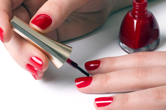 Testamos as películas que facilitam a remoção do esmalte borrado