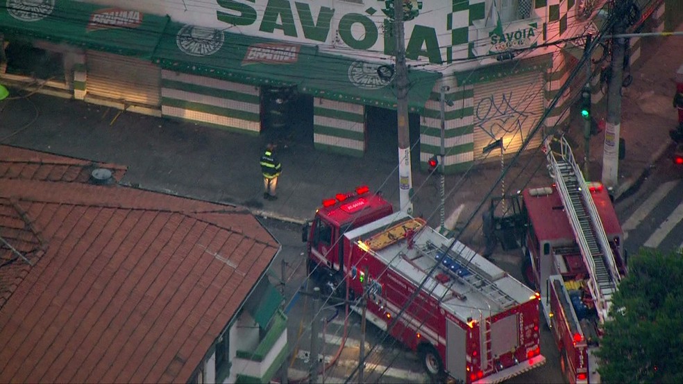 Incêndio atinge bar em frente ao estádio do Palmeiras
