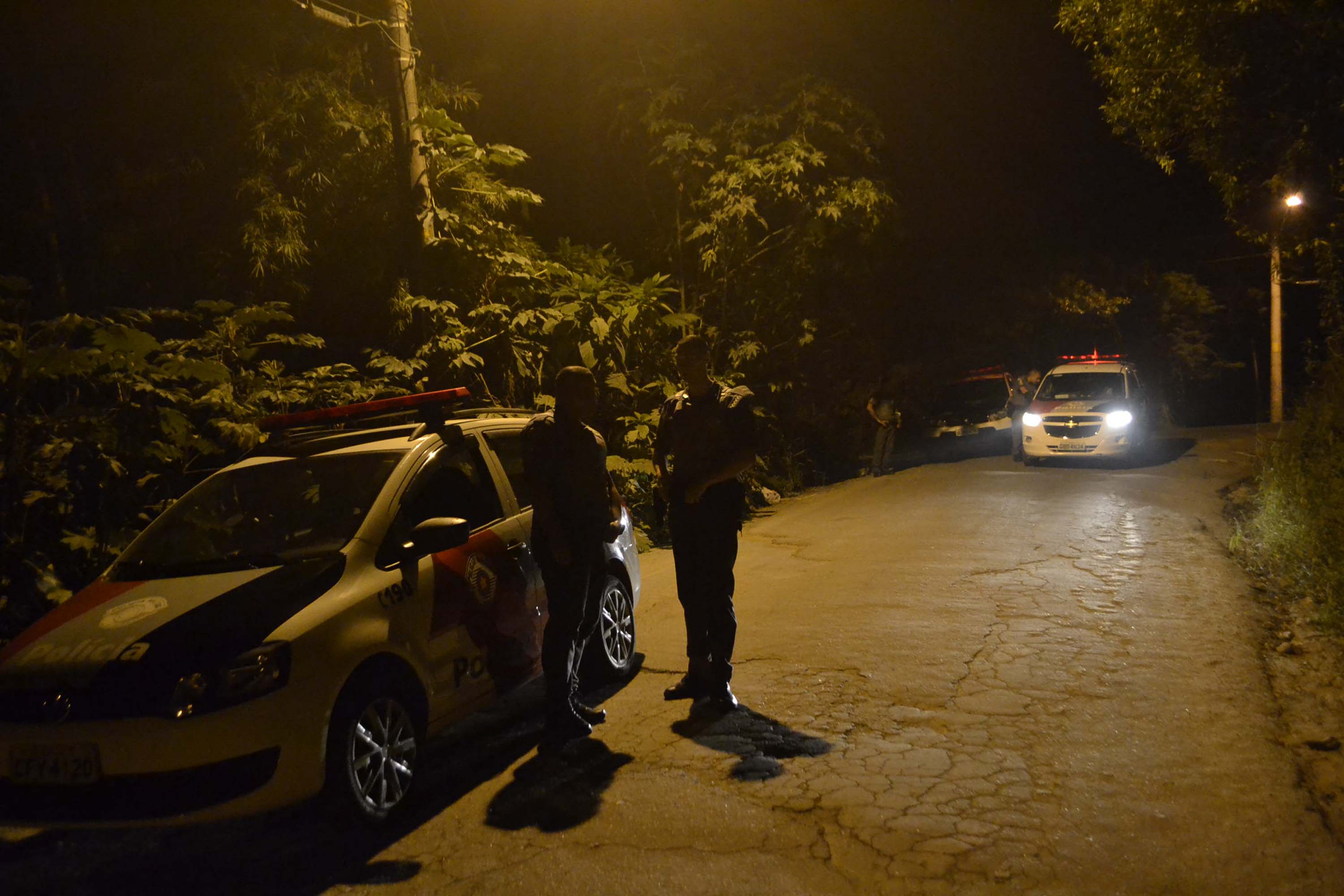 Corpo carbonizado é encontrado em rua da Zona Leste
