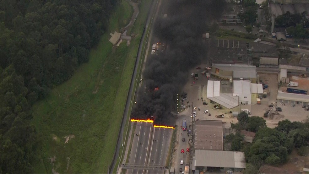 Protestos contra Temer bloqueiam rodovias em São Paulo
