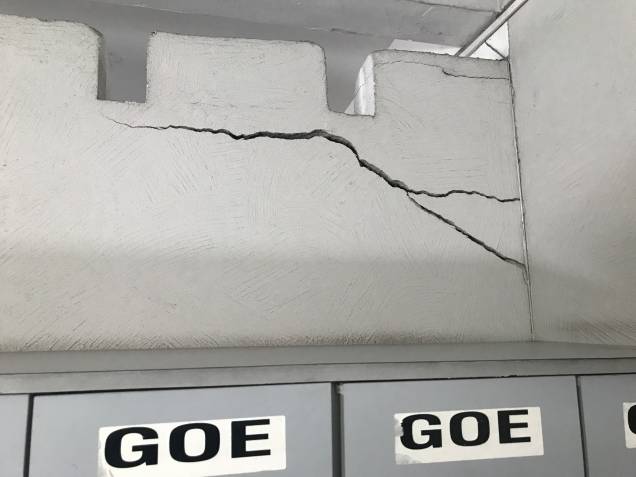 Sede do Grupo de Operações Especiais (GOE), no Campo Belo: fendas na parede Sede do Grupo de Operações Especiais (GOE), no Campo Belo: fendas na parede