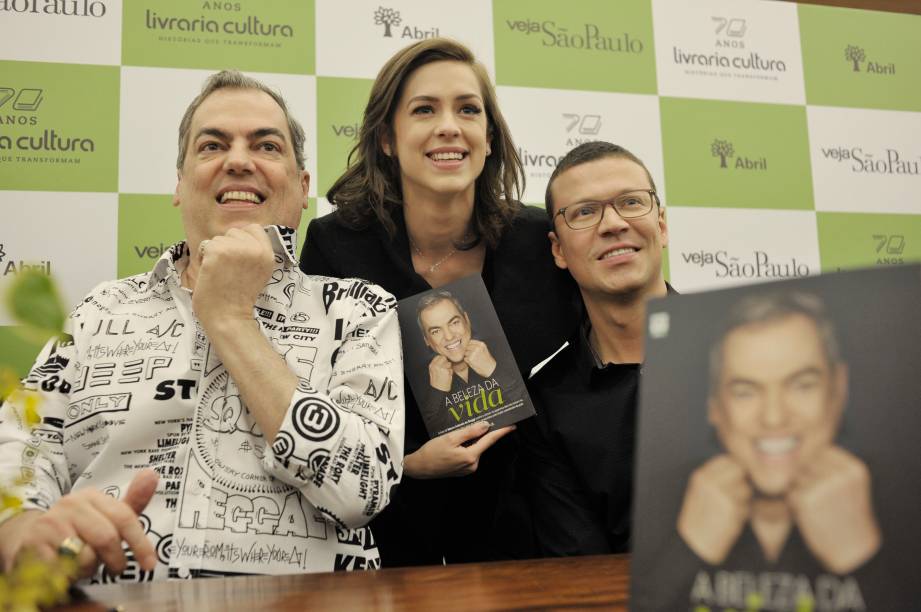 Sophia Abrahão, cliente assídua do MG Hair: veio direto do aeroporto para o lançamento do livro "A Beleza da Vida"