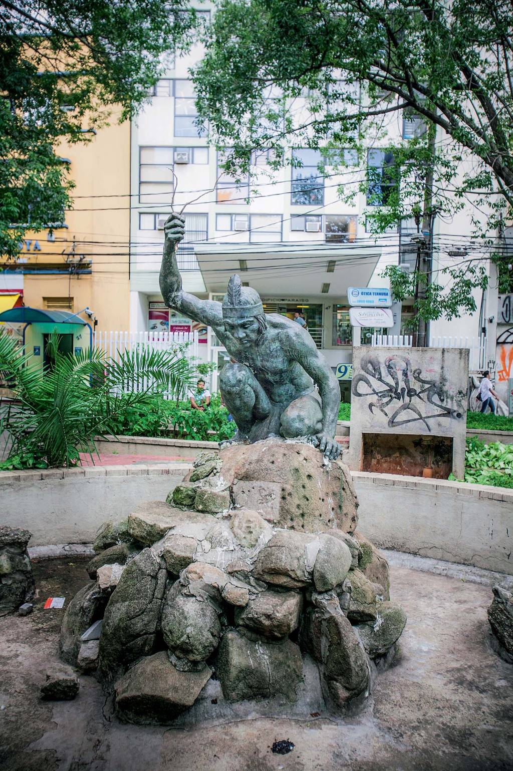 Monumentos públicos na cidade aguardam “adoção”