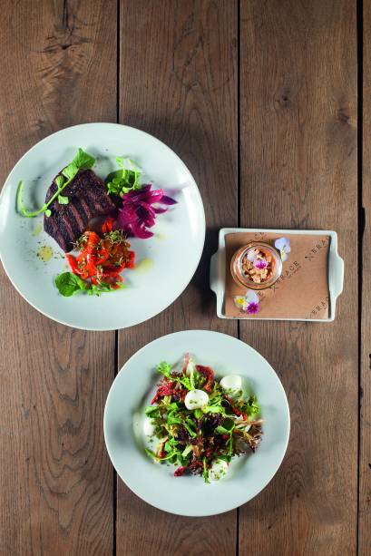 Da grelha: o steak de angus vem com salada e musse de doce de leite