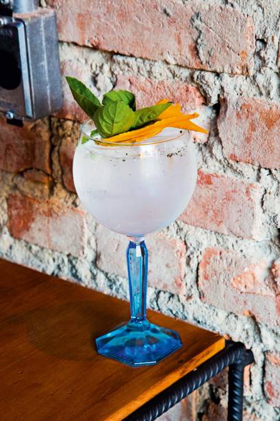 Guilhotina: gim-tônica Guilhotina: gim-tônica