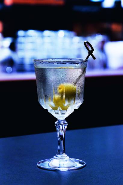Dry Martini geladinho, o ícone é feito com gim Tanqueray Dry Martini geladinho, o ícone é feito com gim Tanqueray