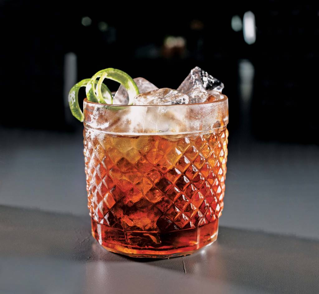 Rabo de galo ganha versões modernas em bares badalados da capital