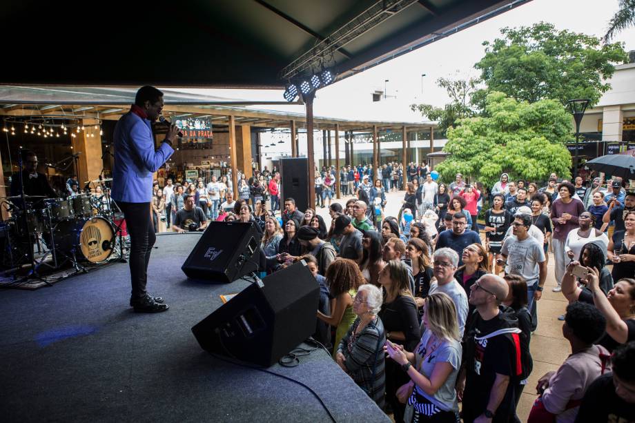 Público durante o show da banda Serial Funkers, no palco Bourbon Público durante o show da banda Serial Funkers, no palco Bourbon