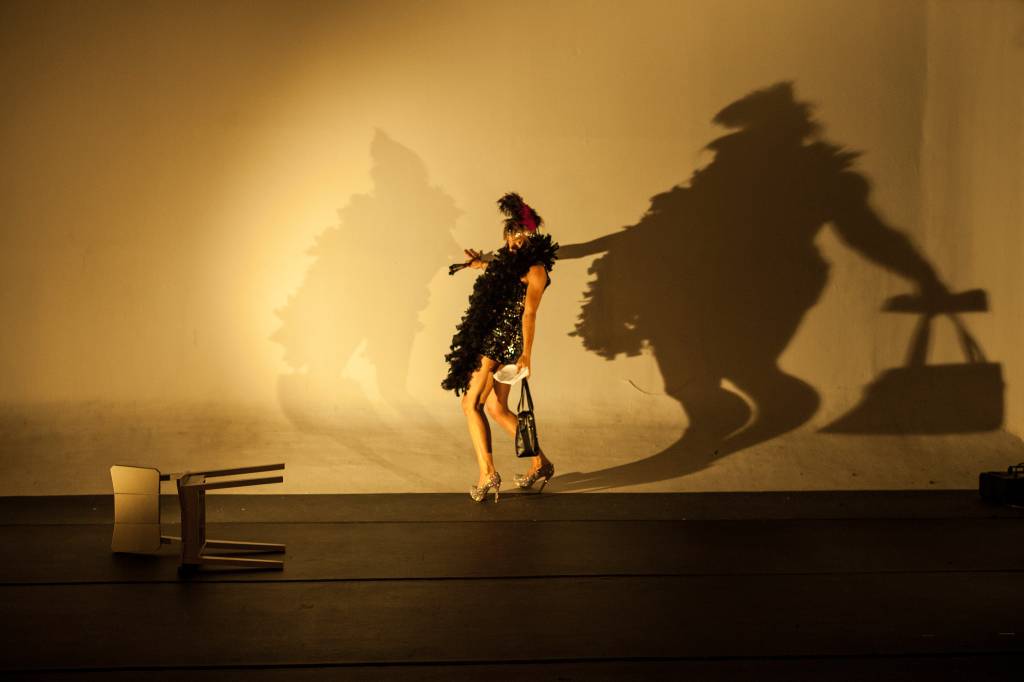 “Dilúvio”: Gerald Thomas e o apocalipse do excesso de notícias