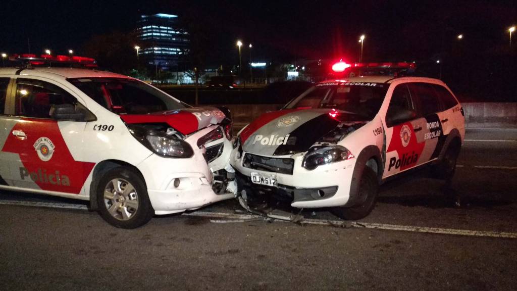 Perseguição termina em batida de viaturas e prisões por roubo