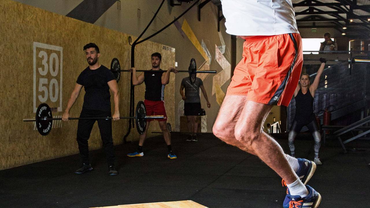 idoso fazendo crossfit
