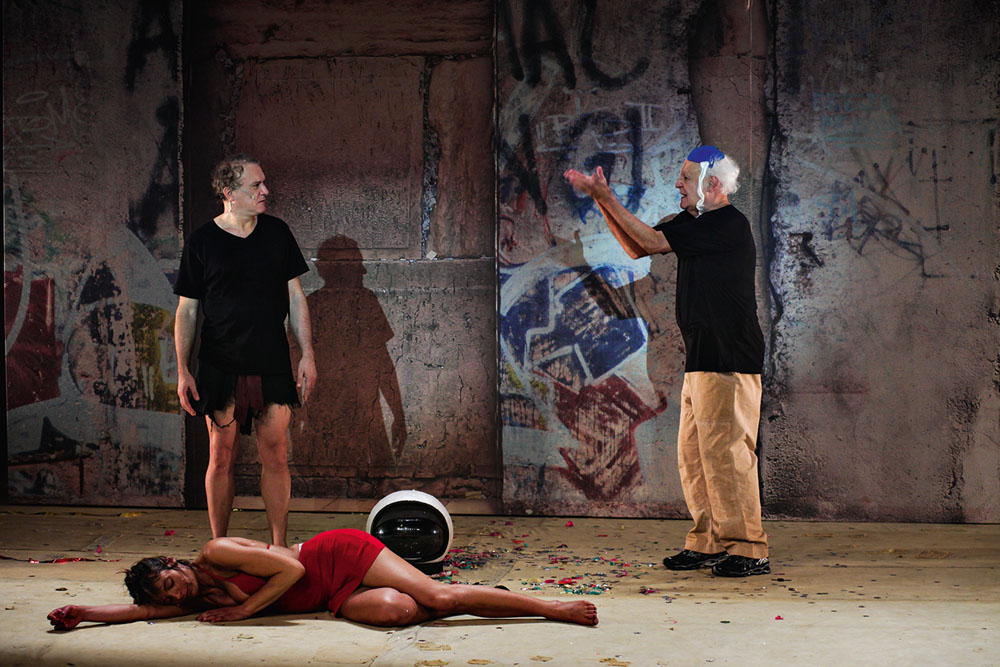 Edi Botelho, Maria de Lima e Ney Latorraca na peça teatral “Entredentes”.