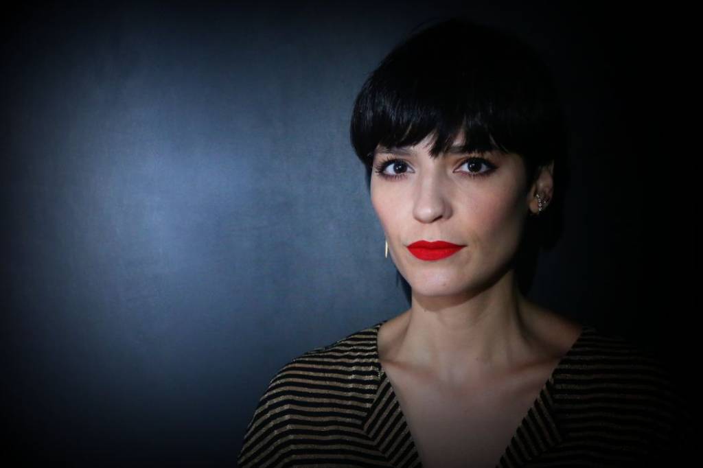 Vanessa Rozan dá dicas de automaquiagem para noivas