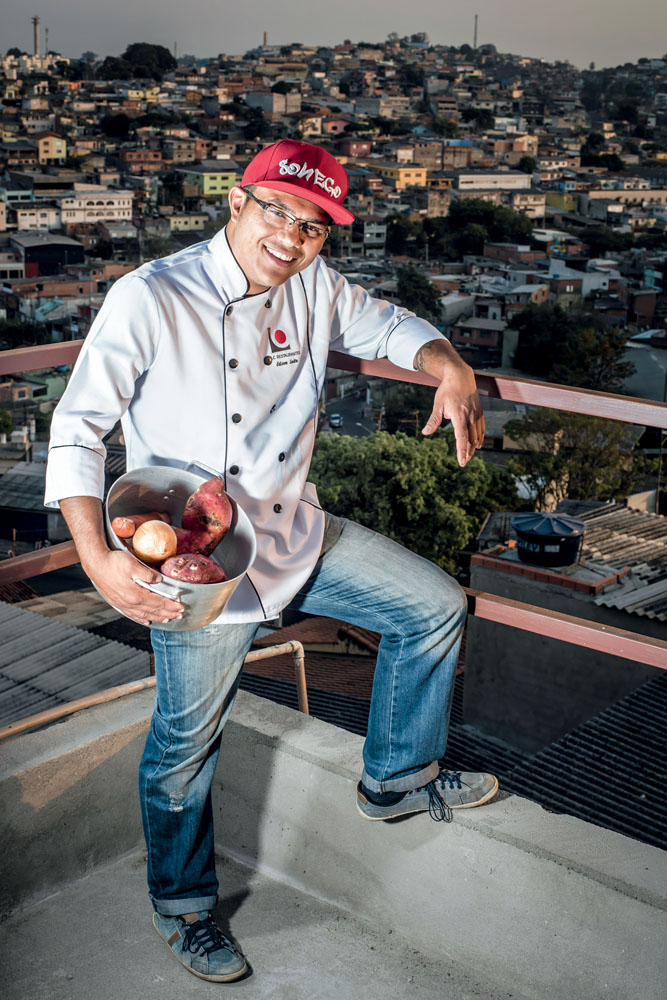 Chef dá aulas gratuitas de culinária no Jardim São Luís