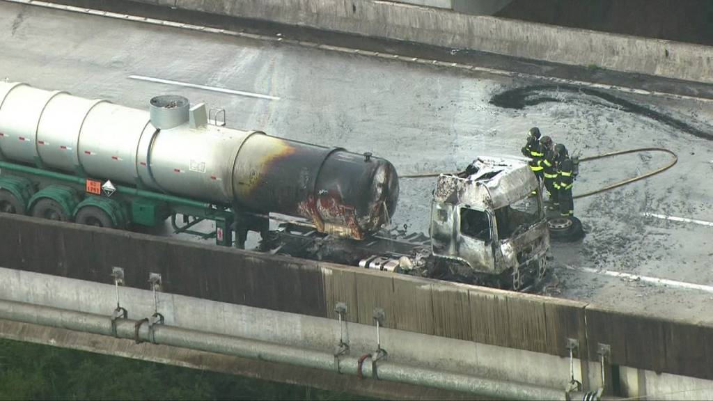 Incêndio em caminhão bloqueia Rodoanel em São Bernardo