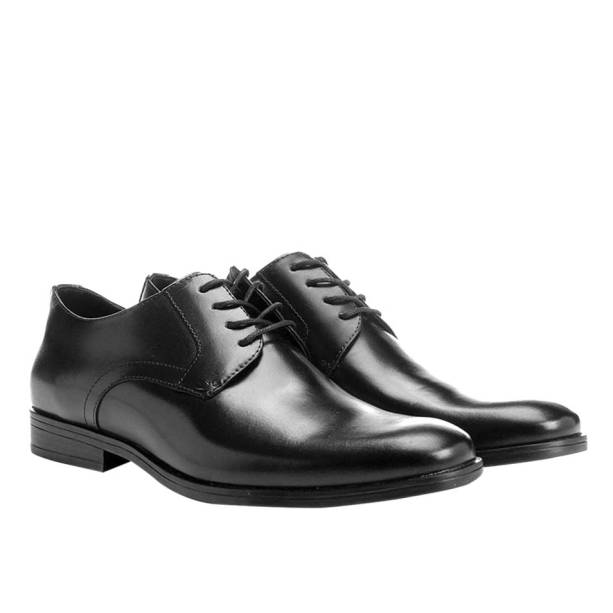 Sapatos de couro masculinos, R$ 249,90 o par. Shoestock. Sapatos de couro masculinos, R$ 249,90 o par. Shoestock.