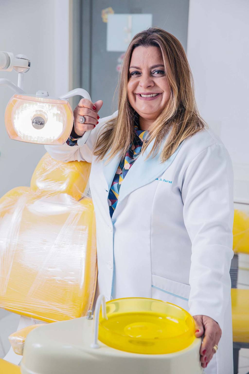 Dentista oferece atendimento gratuito em bairros da periferia