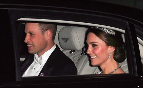 Veja coque escolhido por Kate Middleton para jantar com a rainha