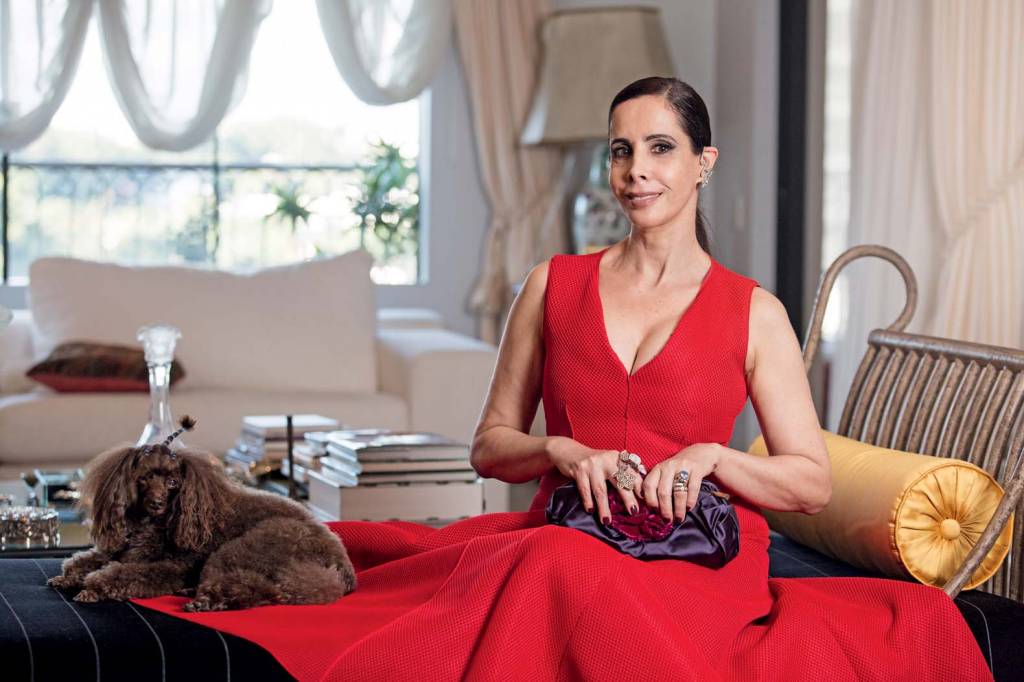 Socialites brigam por carteira da Hermès