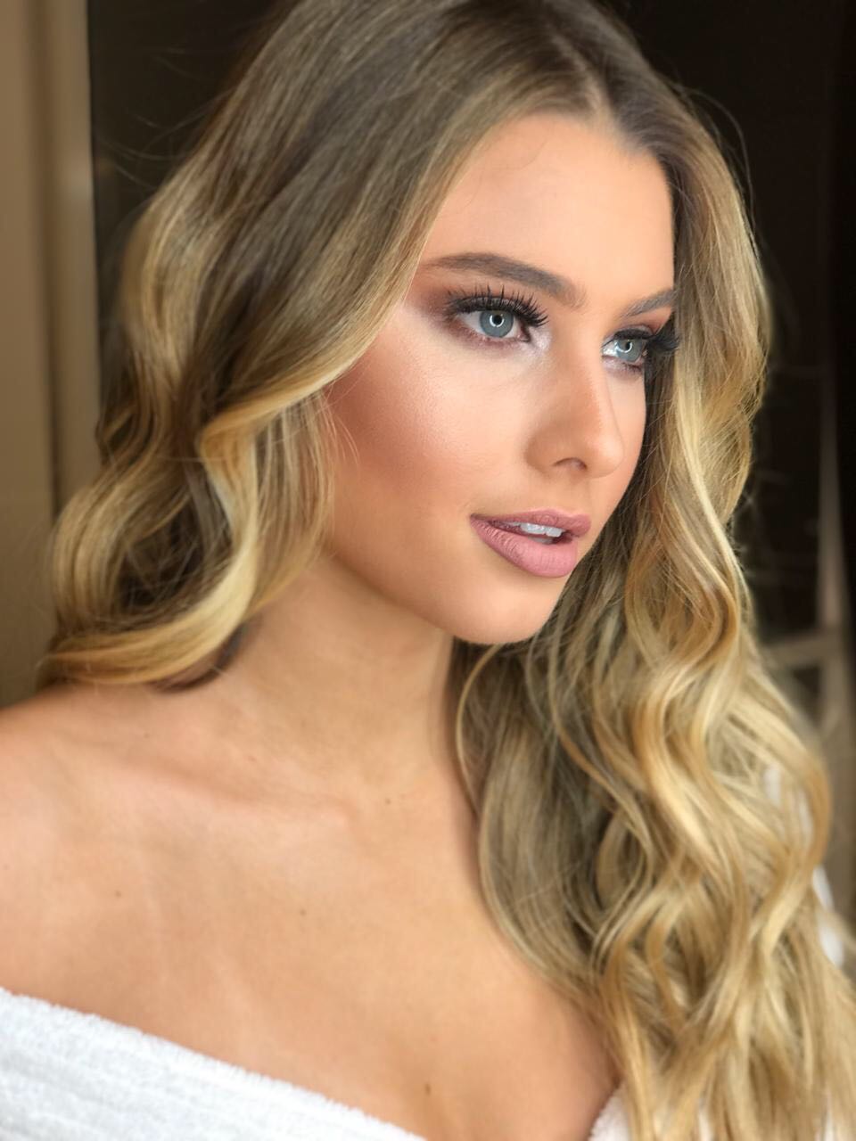 O iluminado é sucesso no cabelo e na maquiagem