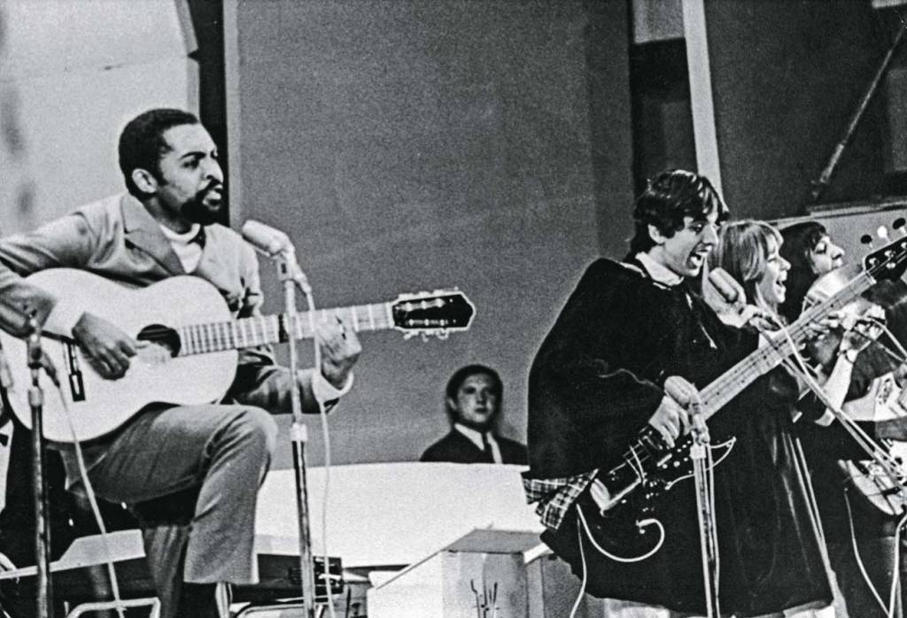 Gilberto Gil e Os Mutantes no Festival de Record.