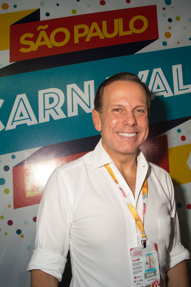 Convidados de camarote da prefeitura tiveram que pagar por comida