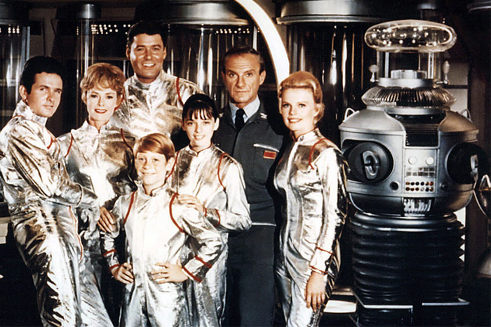 O antes e o depois do elenco da série “Perdidos no Espaço”