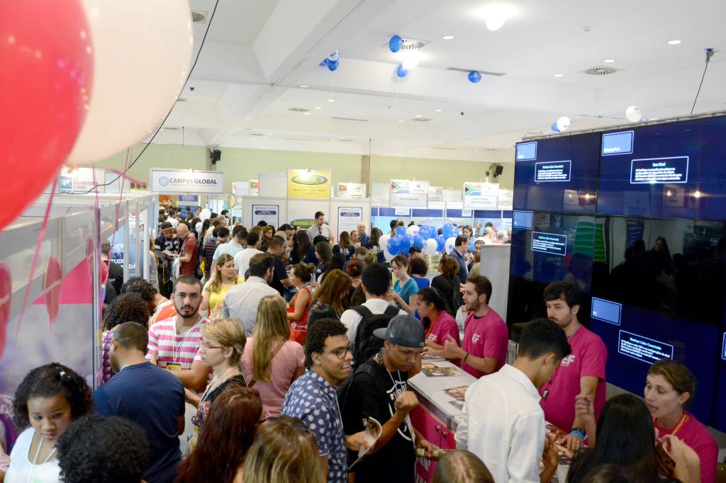 Feira de intercâmbio divulga oportunidades de cursos e graduações