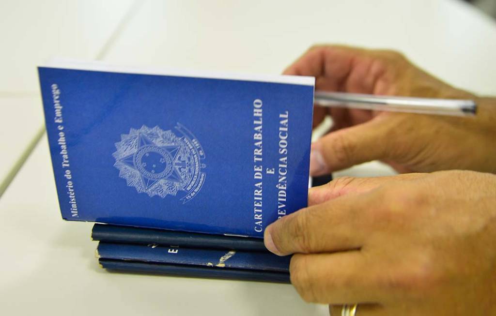 Cuidadora é humilhada por erros de português ao procurar emprego