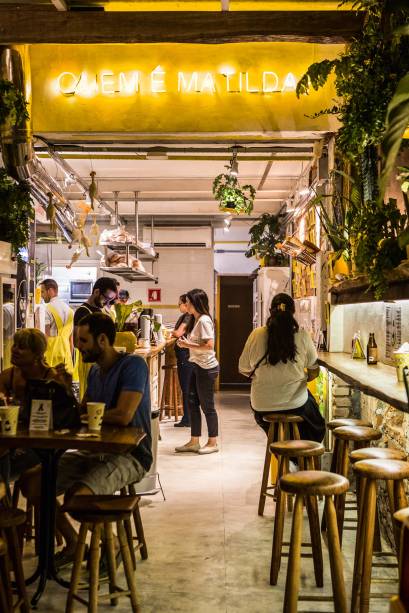 Salão de atendimento informal do Matilda Lanches Salão de atendimento informal do Matilda Lanches