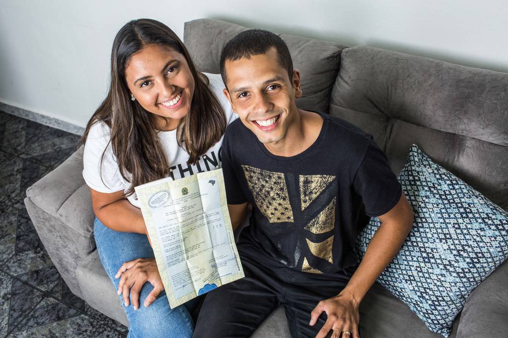 Cresce número de casadas que rejeitam o sobrenome do parceiro