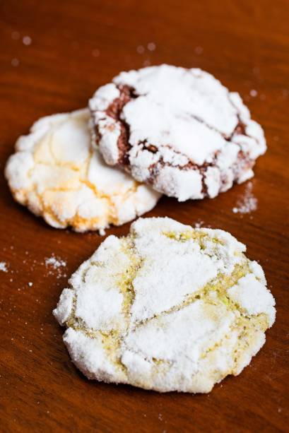 Biscoitos de amêndoa, gianduia e pistache