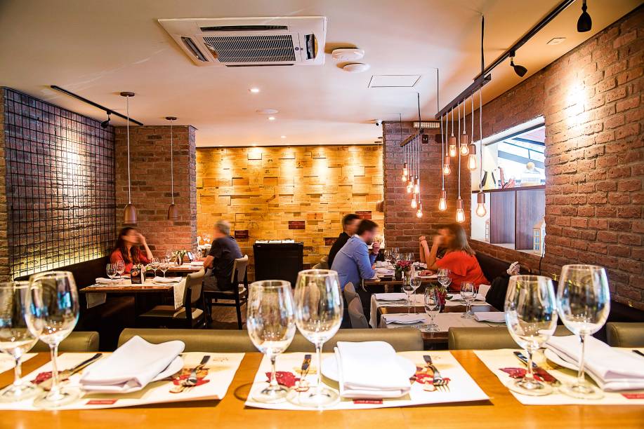 Salão do piso superior da loja da importadora Grand Cru Salão do piso superior da loja da importadora Grand Cru