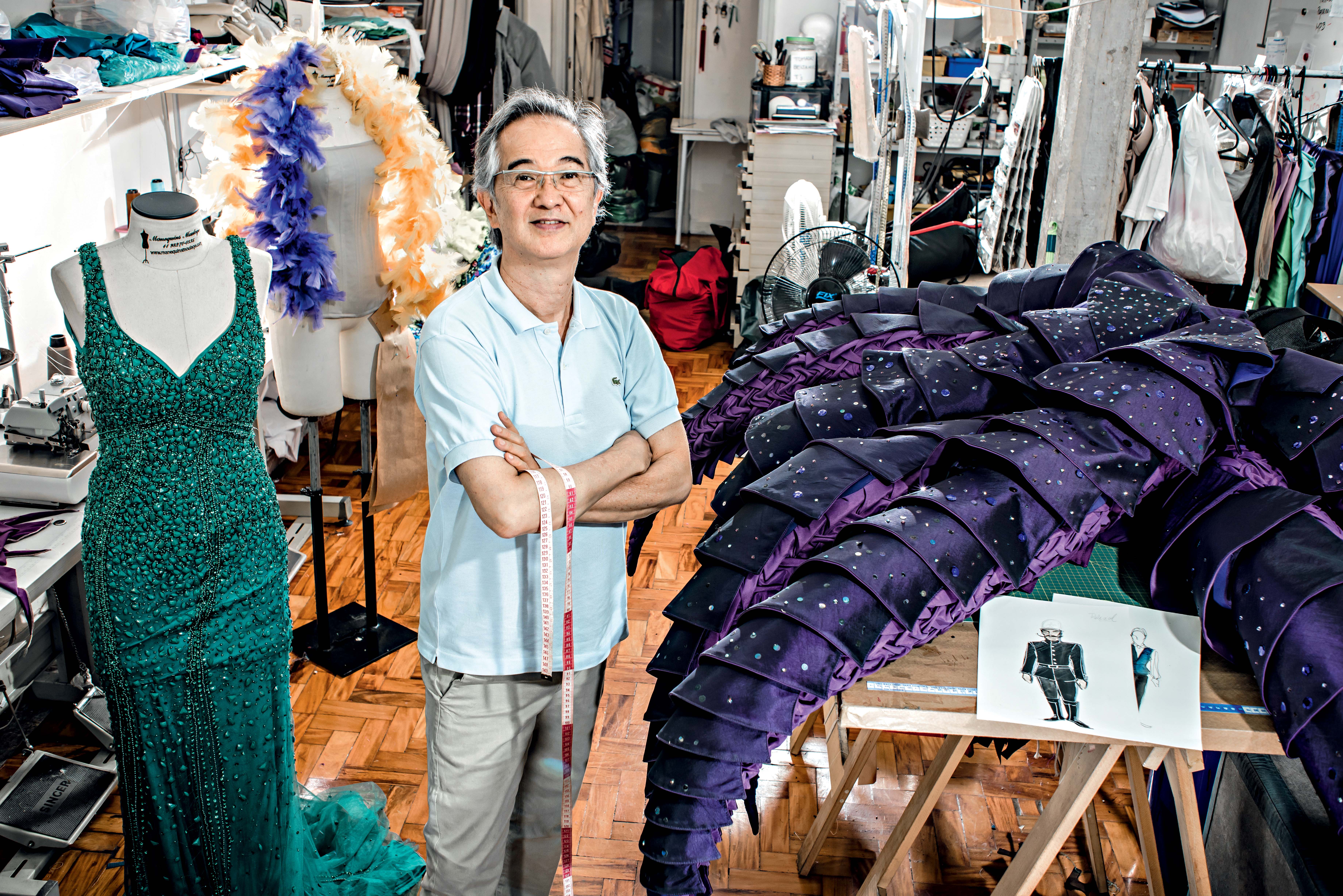 Fábio Namatame, o mais requisitado figurinista de teatro da cidade