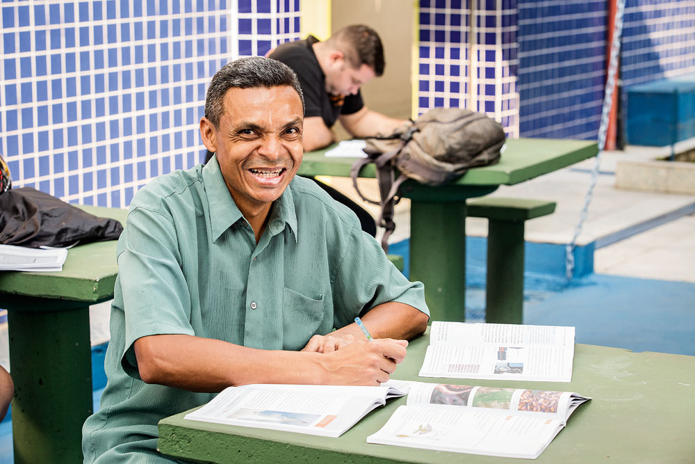 ESCOLA CLARA MANTELLI