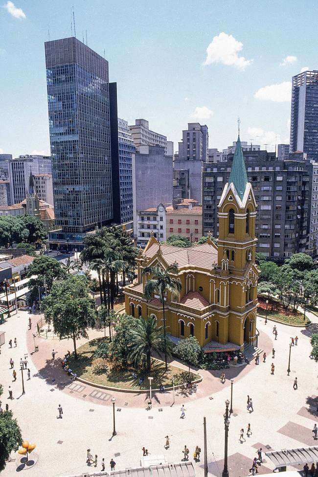 Igreja Nossa Senhora do Rosário, no Largo do Paissandu. Igreja Nossa Senhora do Rosário, no Largo do Paissandu.