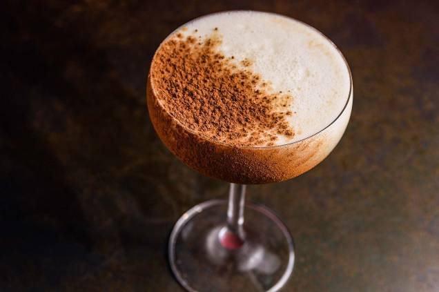 Cupuasour: bourbon, limão-siciliano, licor de amêndoa e cupuaçu Cupuasour: bourbon, limão-siciliano, licor de amêndoa e cupuaçu