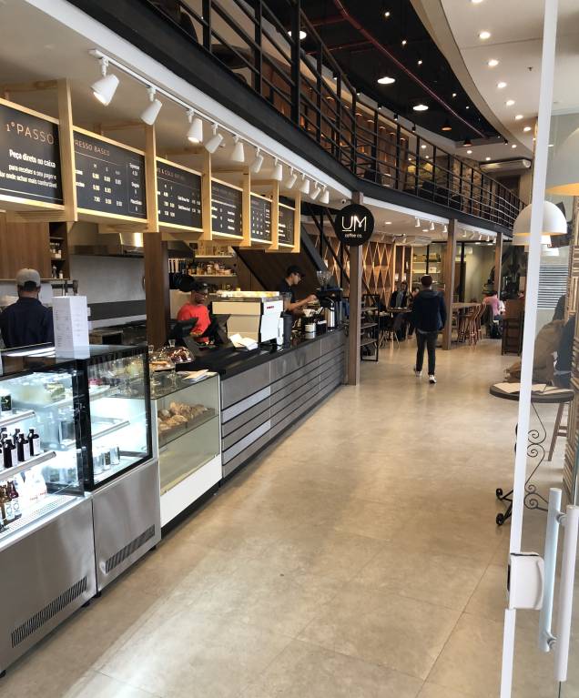 Ambiente do novo Um Coffee Co.: em Pinheiros, no térreo do conjunto Thera Faria Lima Ambiente do novo Um Coffee Co.: em Pinheiros, no térreo do conjunto Thera Faria Lima