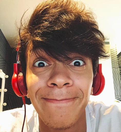 Após tuítes racistas, marcas se manifestam sobre Júlio Cocielo