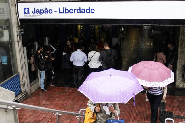 Estação Liberdade, da linha 1-Azul do Metrô, ganha placas com novo nome Estação Liberdade, da linha 1-Azul do Metrô, ganha placas com novo nome