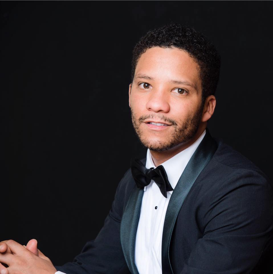 Jean William, tenor que cantou para o papa, faz show na capital