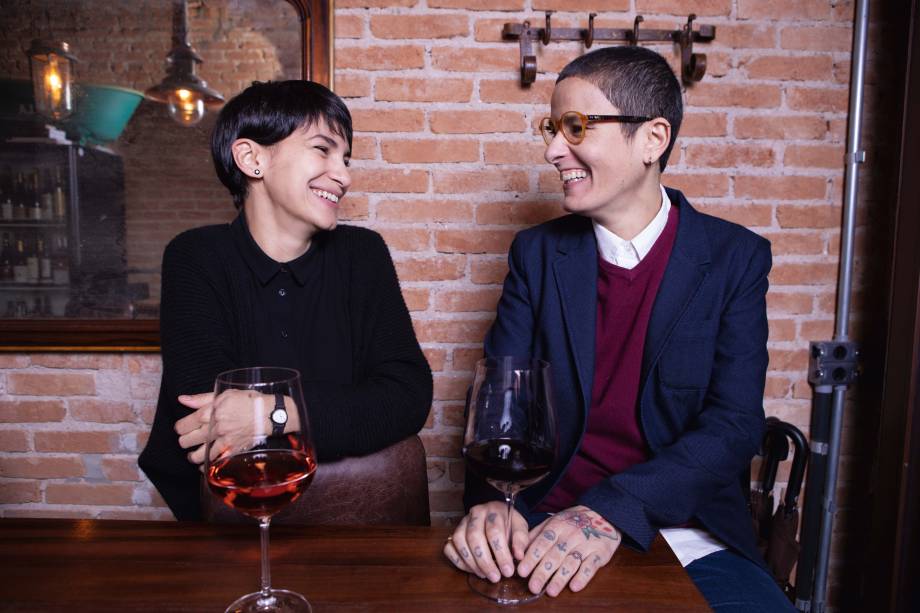 As sommelières: Cassia Campos e Daniela Bravin são responsáveis pelos vinhos e pelo serviço do Sede261 As sommelières: Cassia Campos e Daniela Bravin são responsáveis pelos vinhos e pelo serviço do Sede261