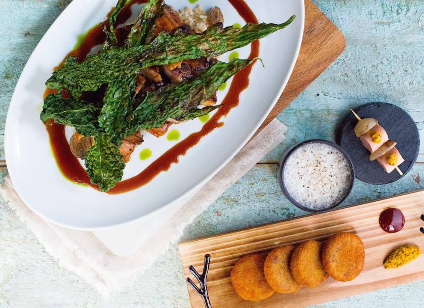 Delícias da Casa do Porco Bar: assado de tira suína, croquete de porco e cachaça sour, reeleitos a melhor cozinha de bar Delícias da Casa do Porco Bar: assado de tira suína, croquete de porco e cachaça sour, reeleitos a melhor cozinha de bar