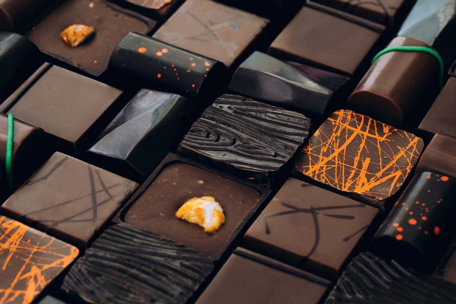 Bombons da Dengo: o uso matéria-prima nacional de qualidade elegeu o melhor chocolate no guia Veja COMER & BEBER 2018 Bombons da Dengo: o uso matéria-prima nacional de qualidade elegeu o melhor chocolate no guia Veja COMER & BEBER 2018