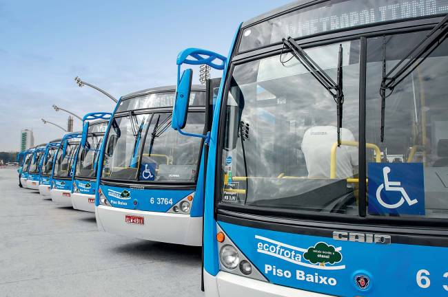 Ônibus integrados à frota da prefeitura de São Paulo em 2011. Ônibus