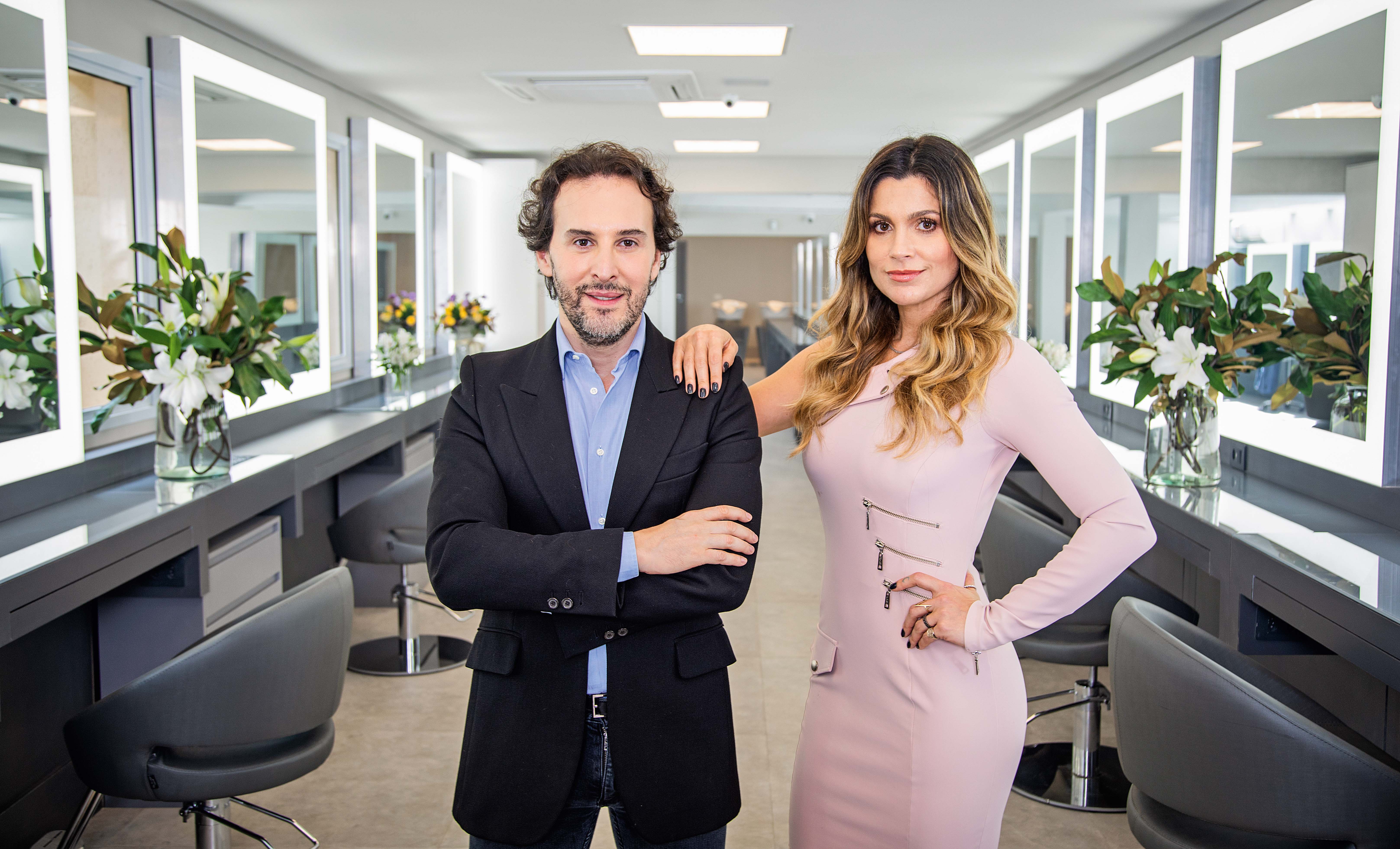 Em parceria com Flávia Alessandra, Marcos Proença abre novo salão