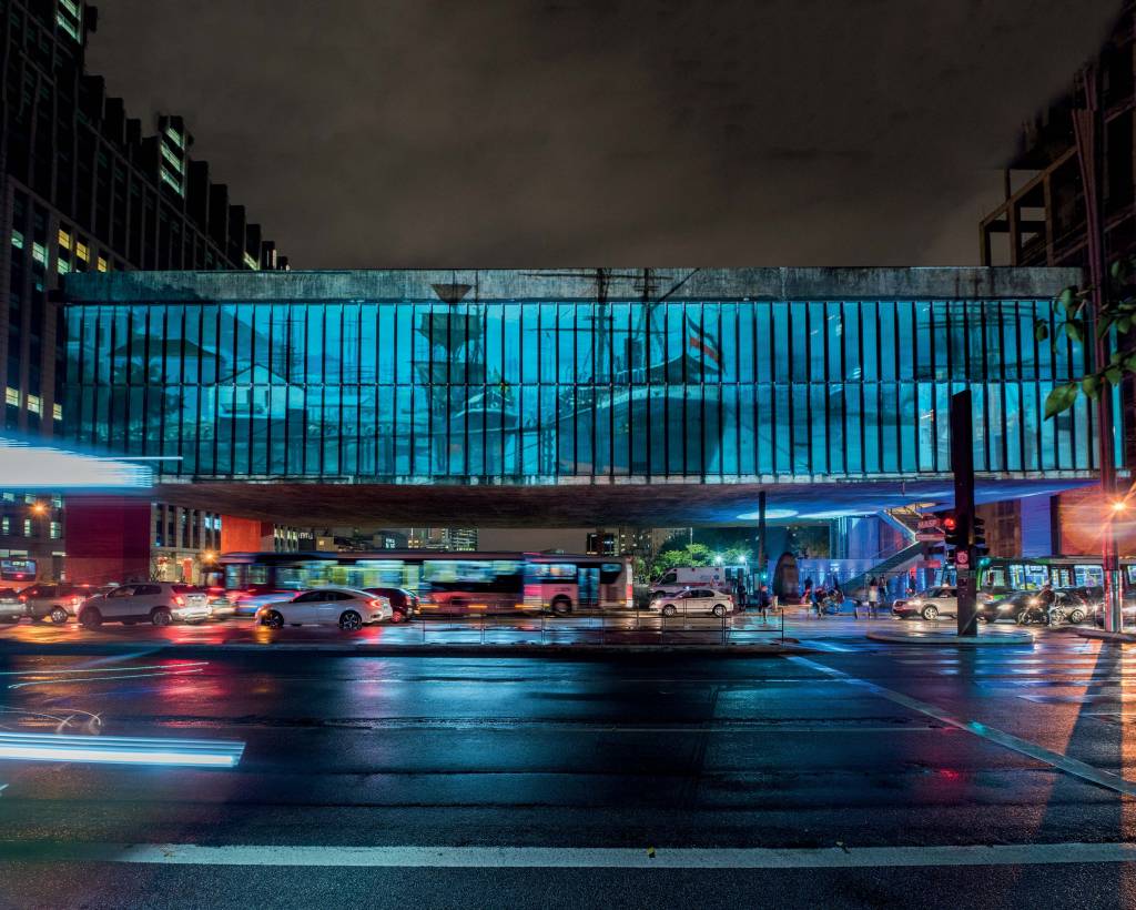 ‘Video mapping’: projeções mudam a cara de monumentos, parques e prédios