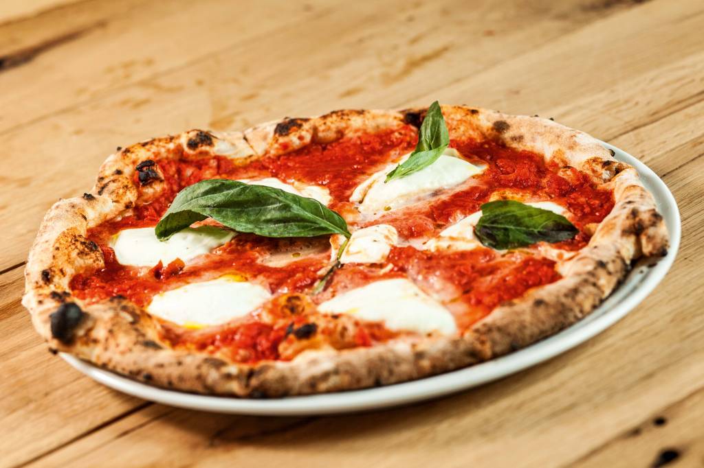 LaPizza_Margherita_0006 – Molho de tomate, mozzarella de búfala ‘la bufalina’, manjericão fresco e azeite de oliva extravirgem (Copy).jpg LaPizza_Margherita_0006 – Molho de tomate, mozzarella de búfala ‘la bufalina’, manjericão fresco e azeite de oliva extravirgem (Copy).jpg
