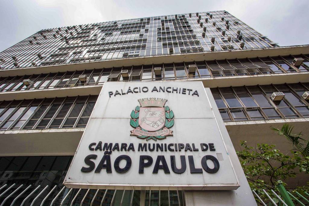 Câmara aprova corte de 30% no salário dos vereadores